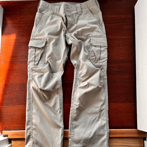 Under Armour Storm tactical pants size 8 - Picture 1 of 7